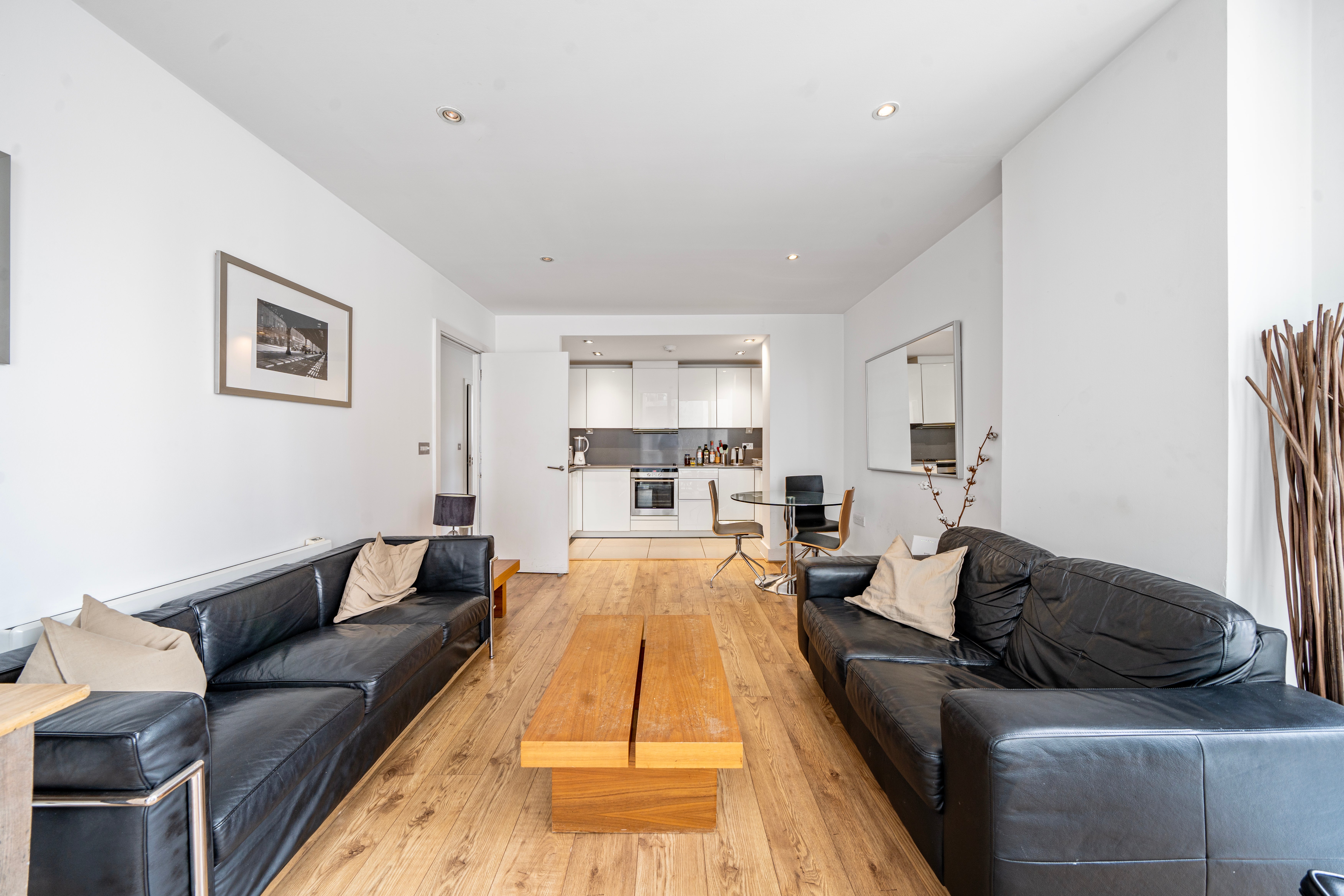 Flat Bridle Mews in Greater London