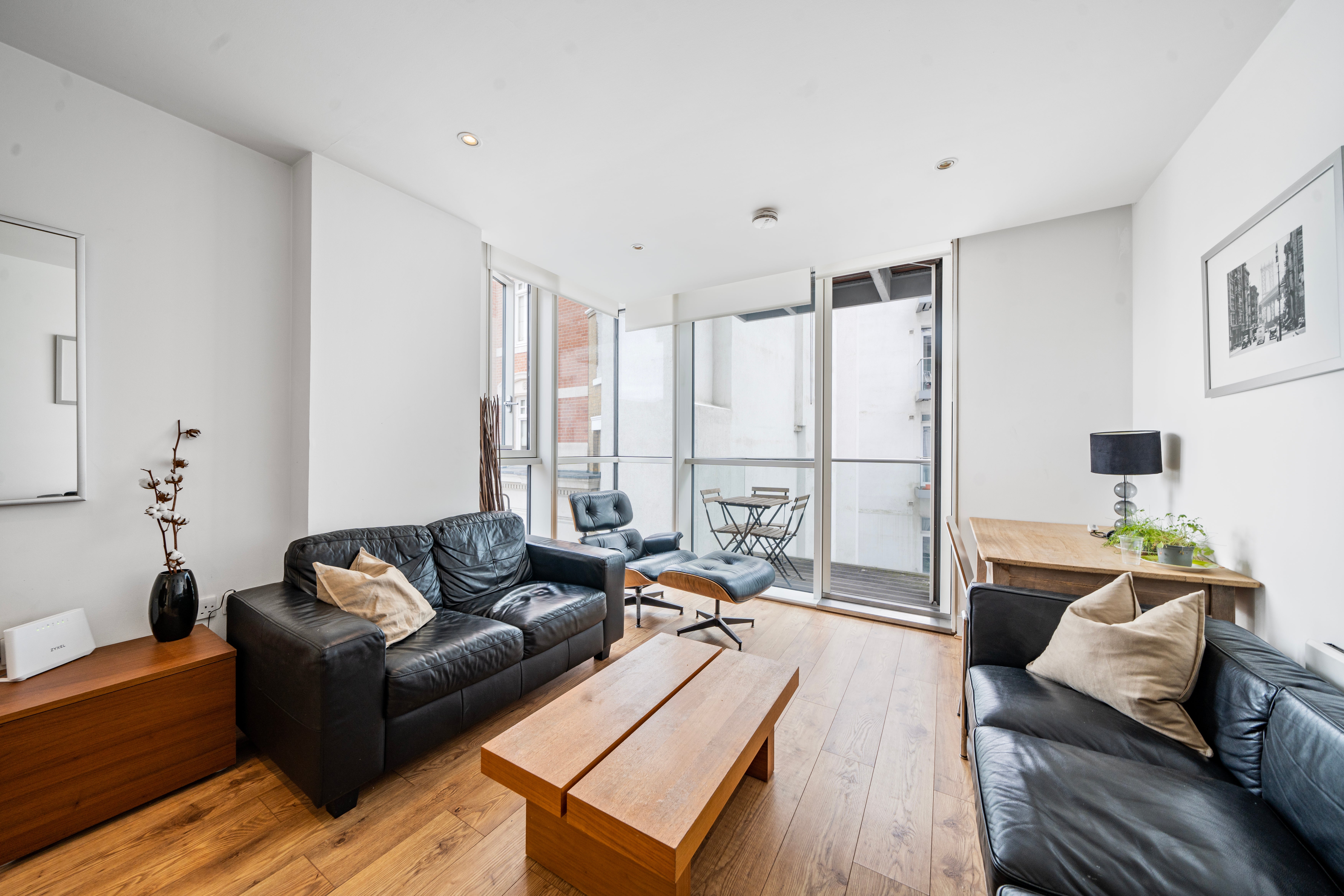 Flat Bridle Mews in Greater London