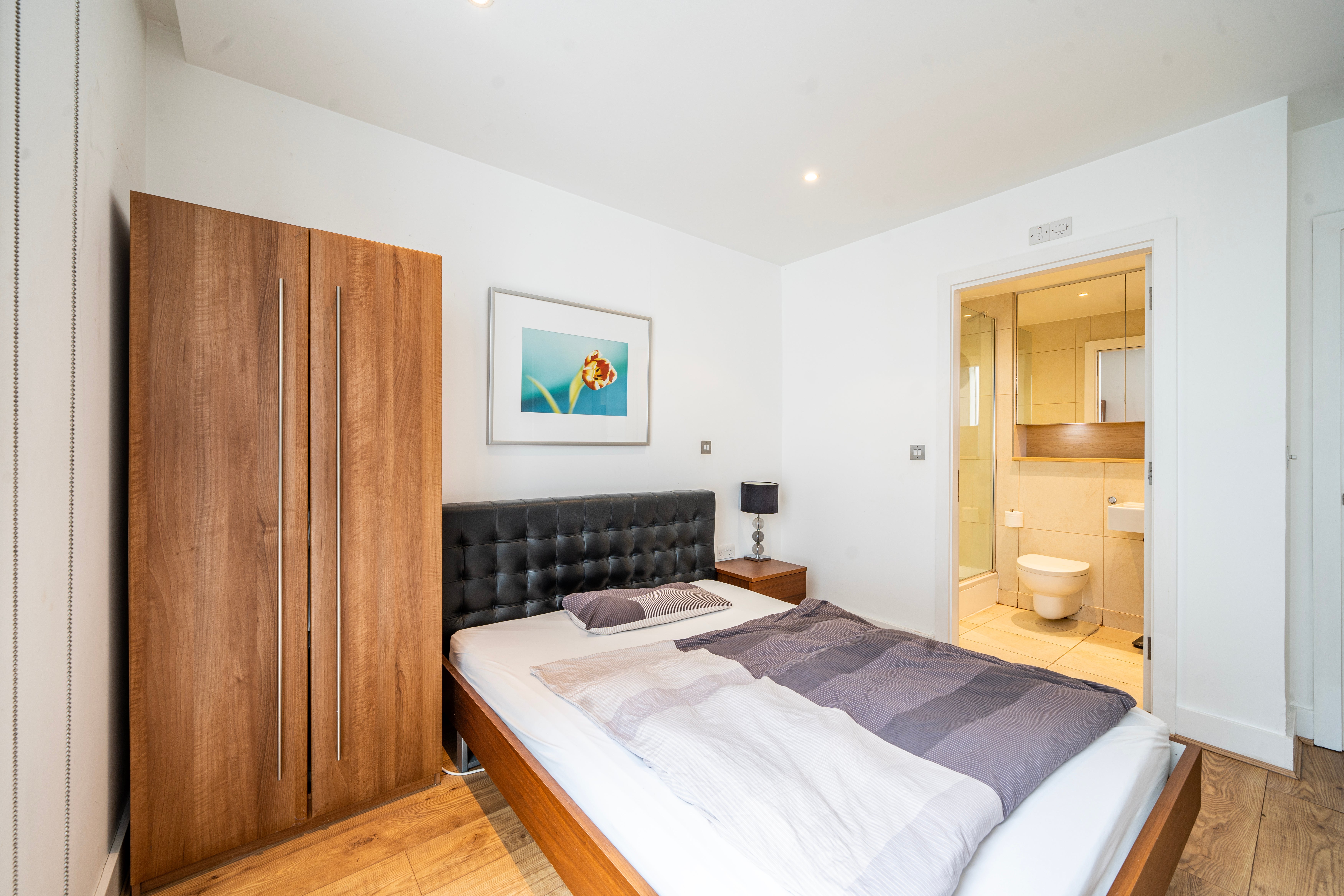 Flat Bridle Mews in Greater London