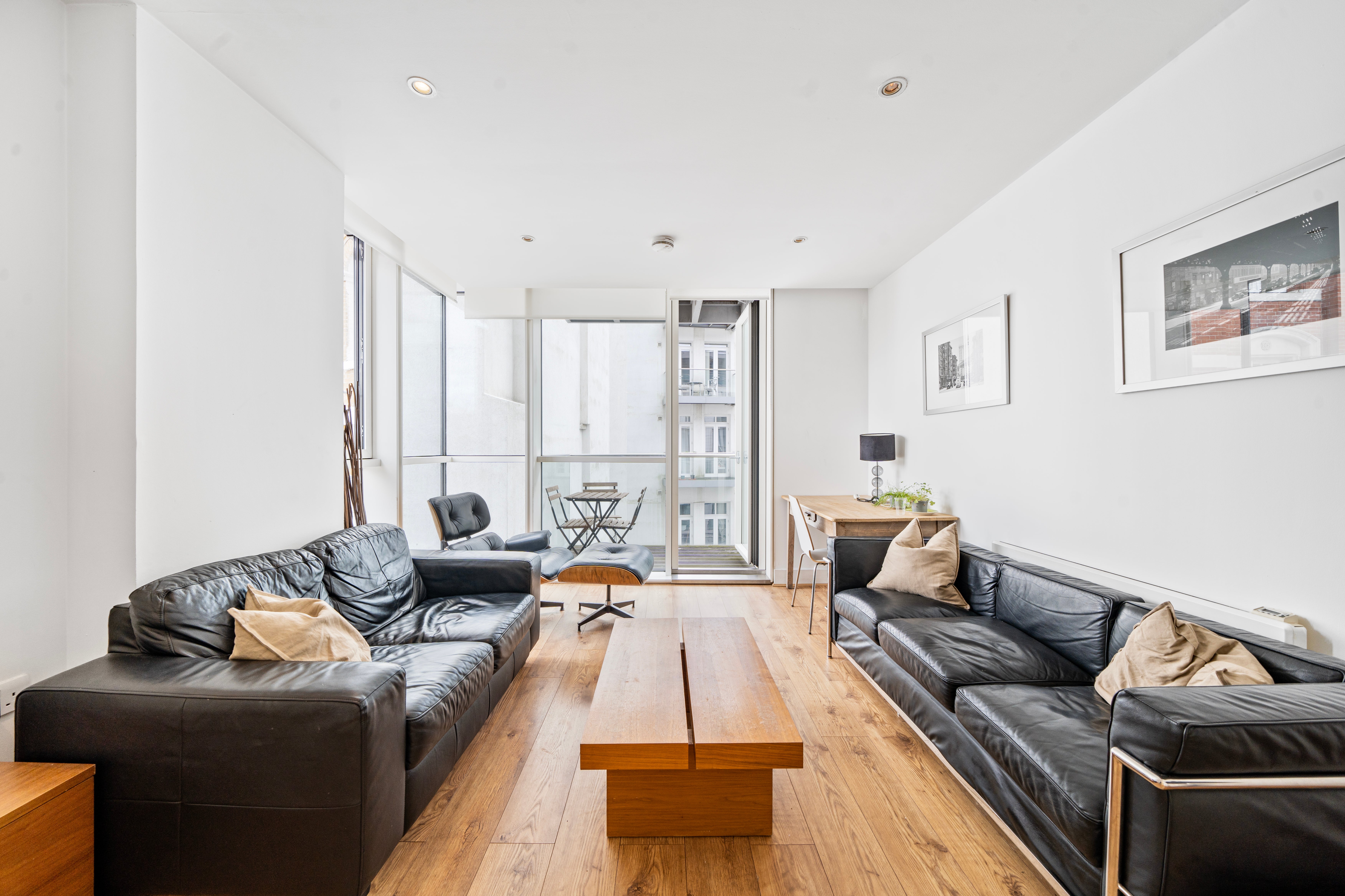 Flat Bridle Mews in Greater London