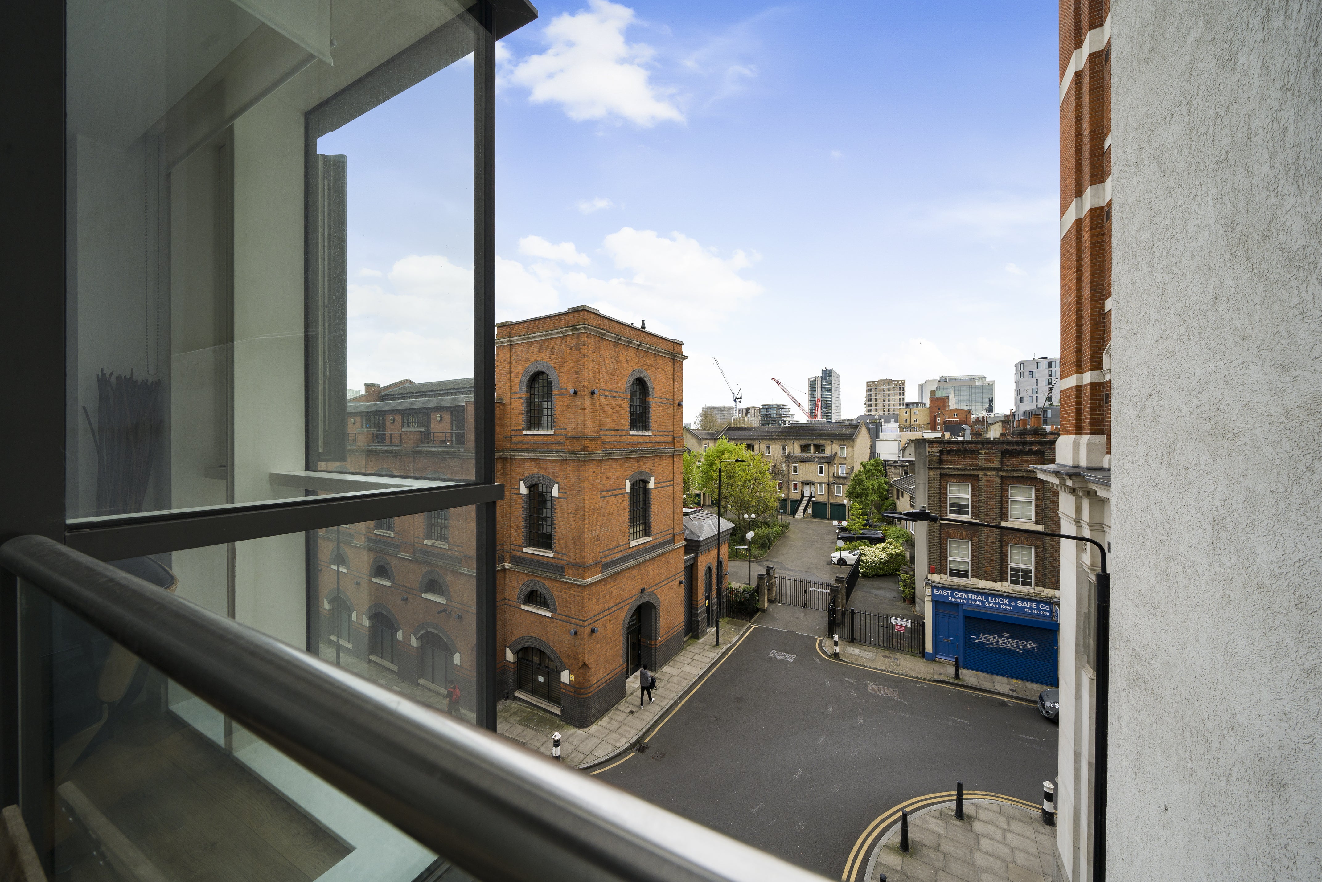 Flat Bridle Mews in Greater London