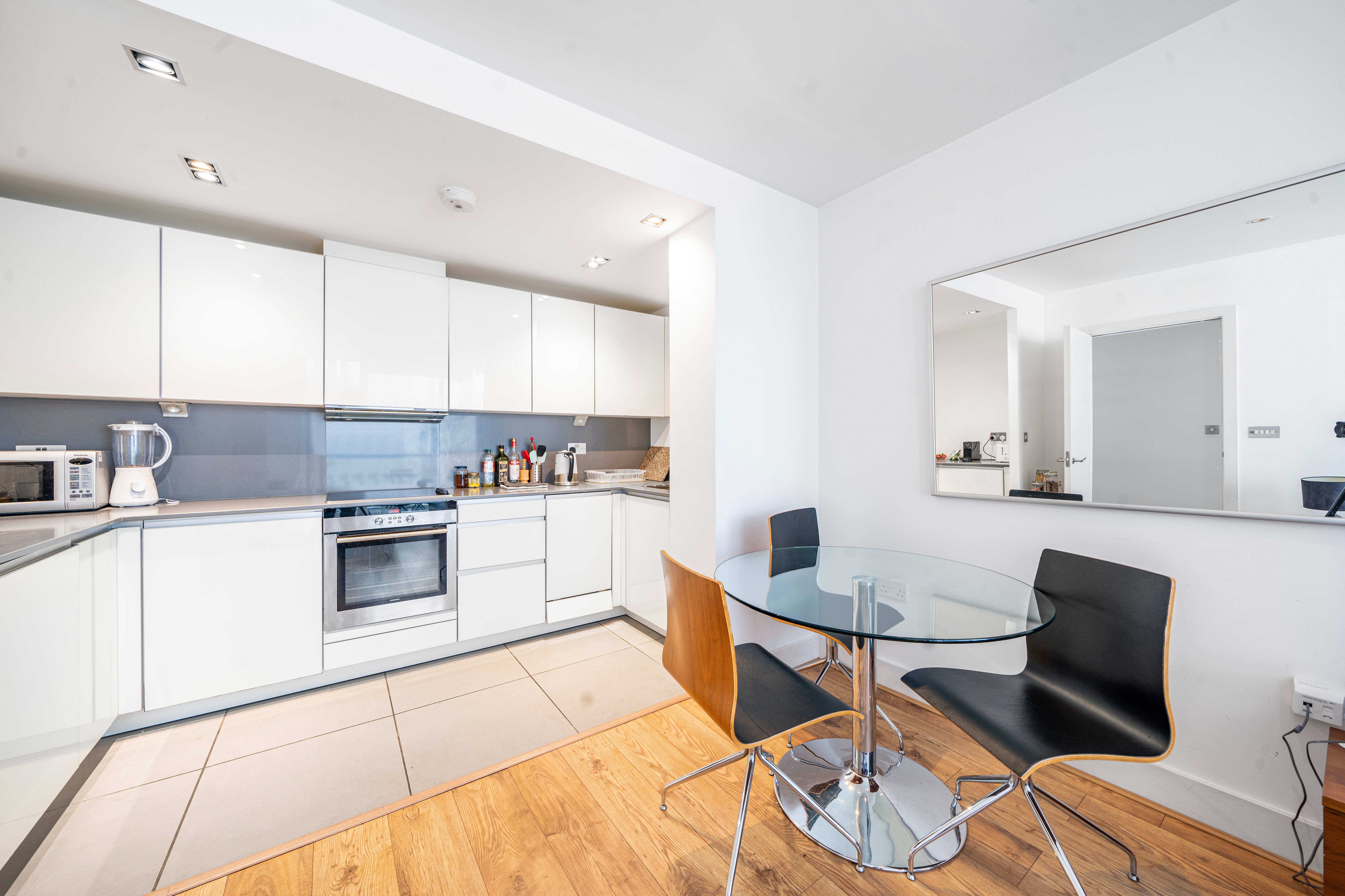 Flat Bridle Mews in Greater London