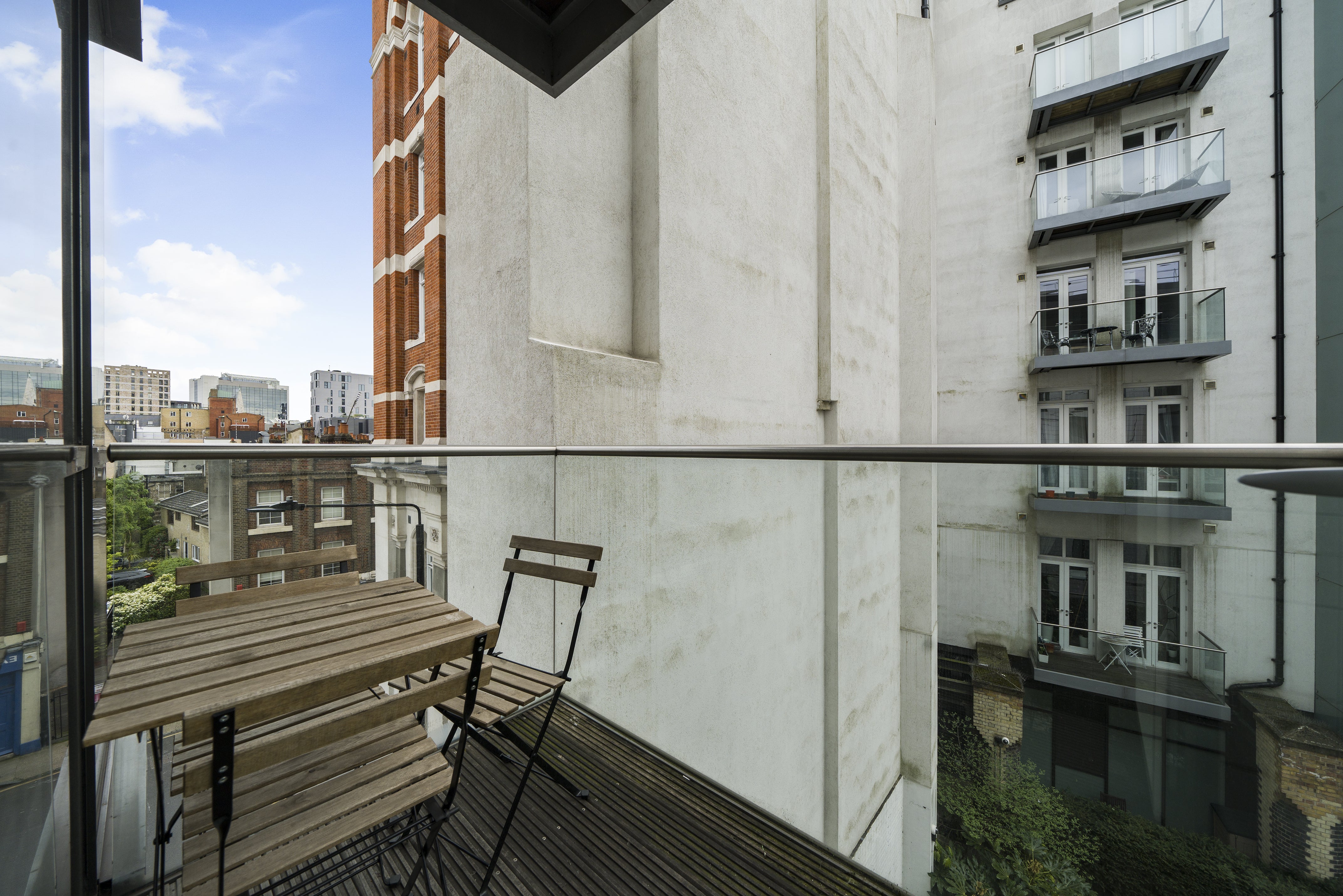 Flat Bridle Mews in Greater London