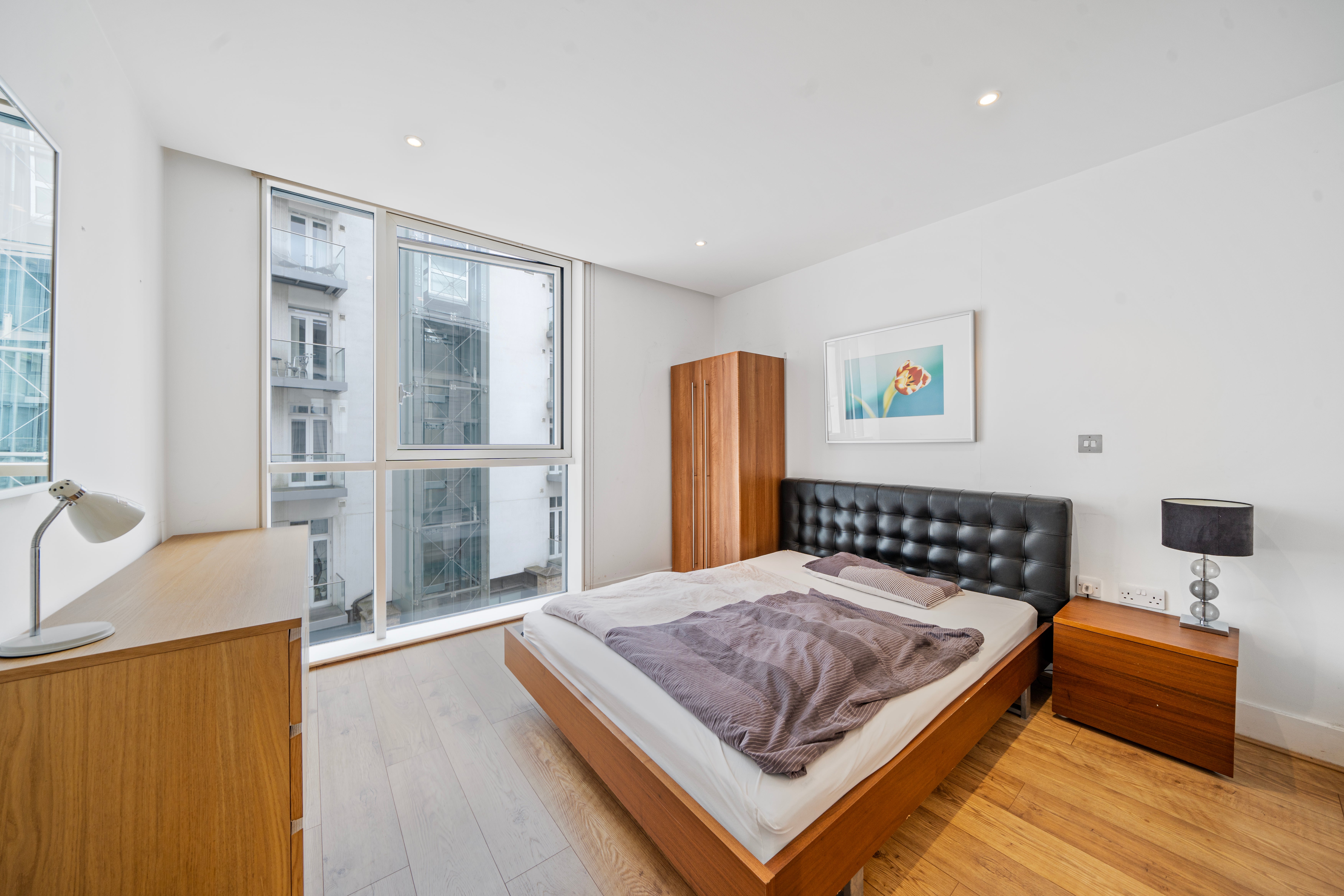 Flat Bridle Mews in Greater London