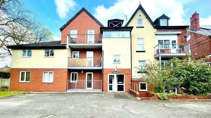 Flat Chatham Road in Trafford