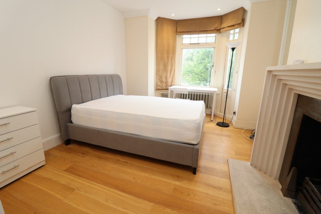Room Globe Road in Greater London