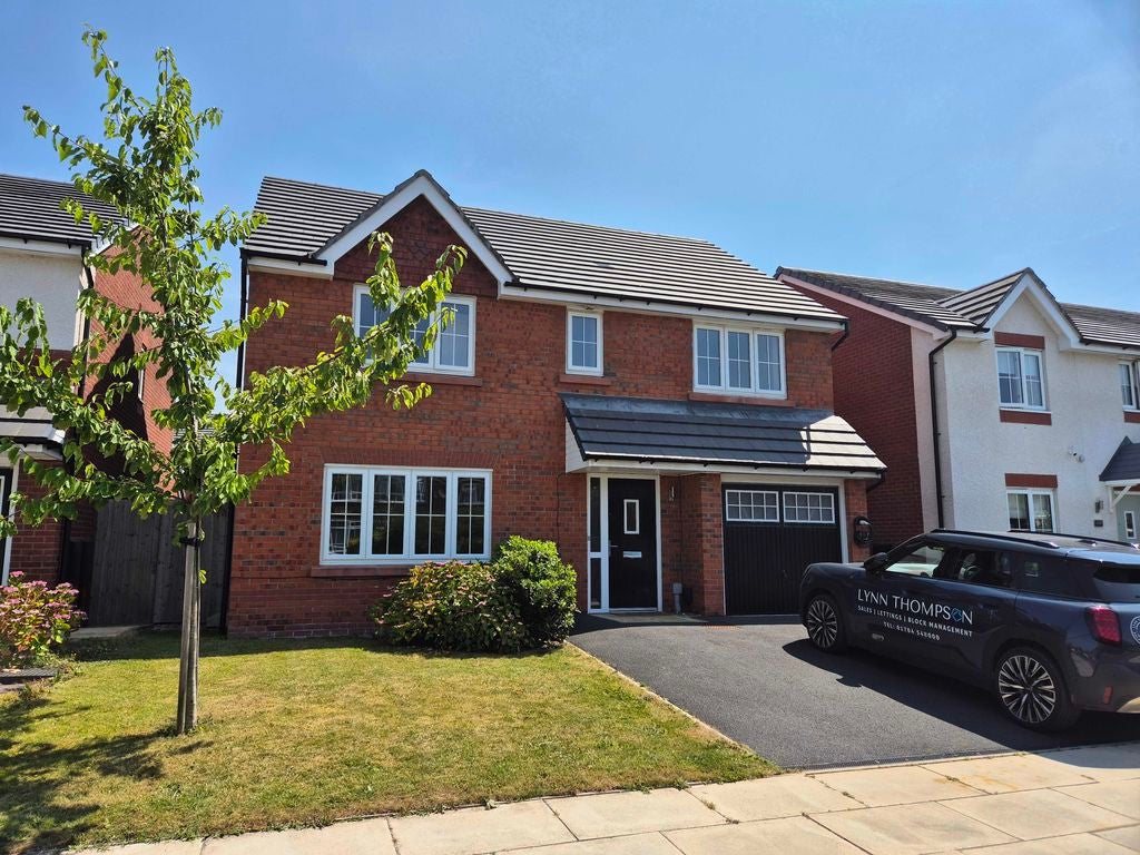 House Balmoral Drive in Southport