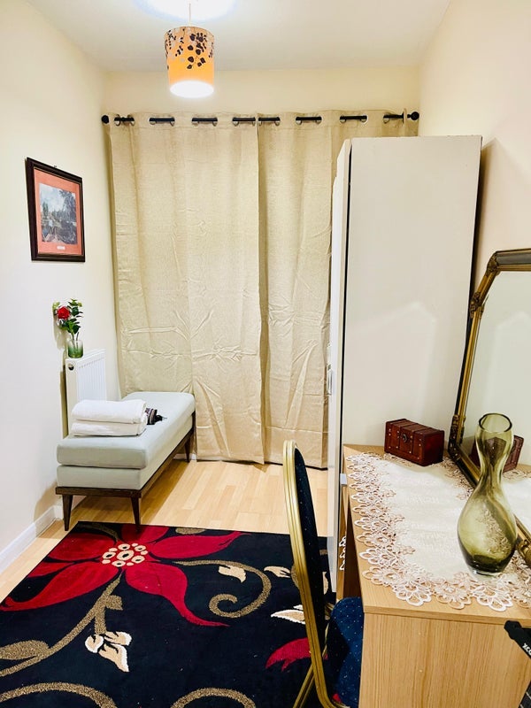 Room Whitton Walk in Greater London