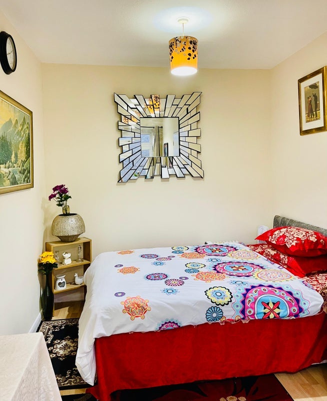 Room Whitton Walk in Greater London