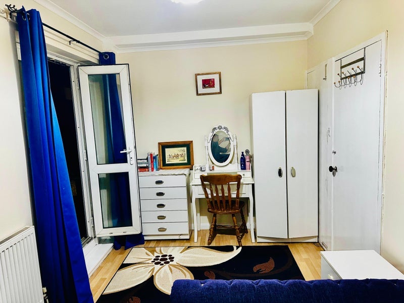 Room Whitton Walk in Greater London