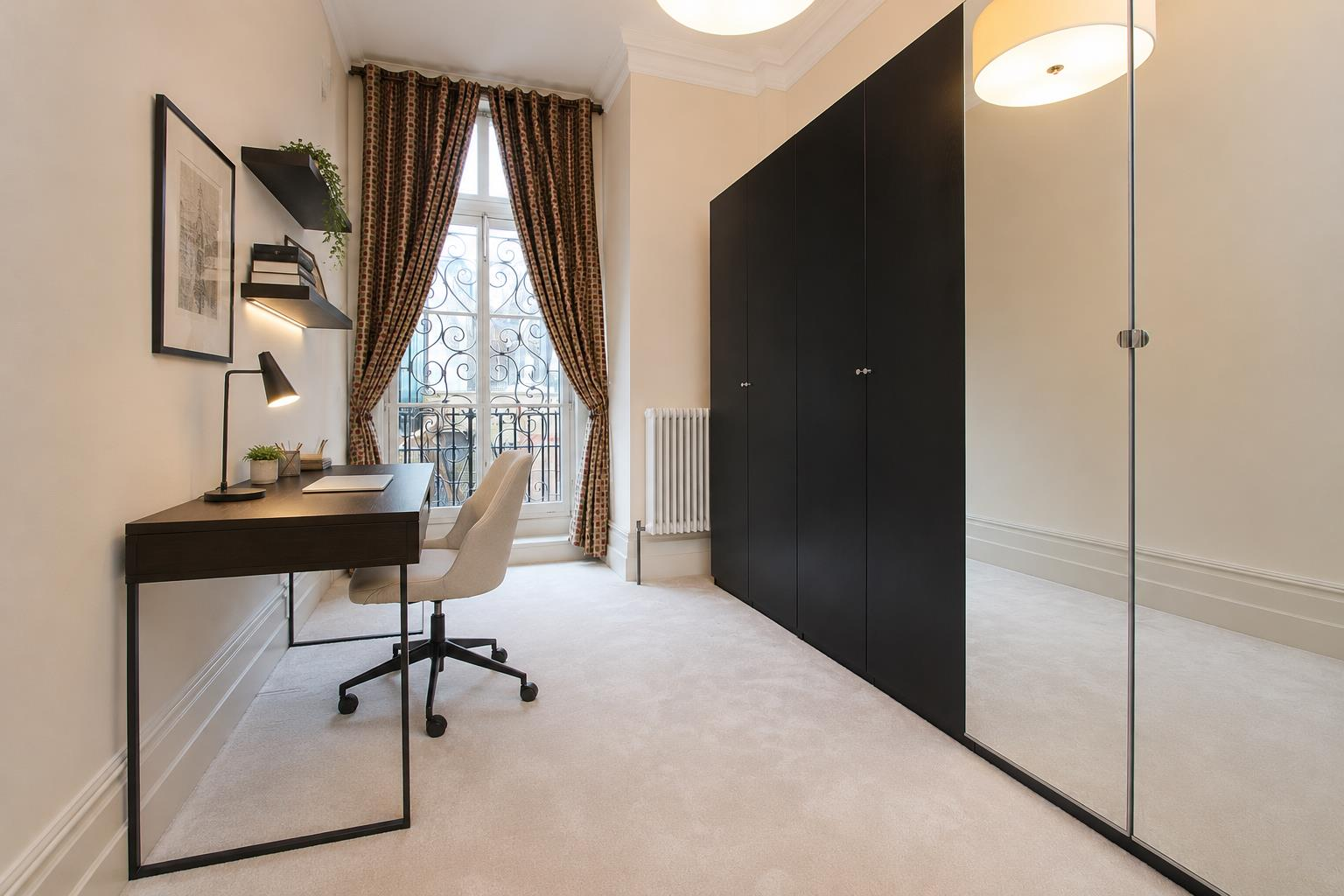 Flat Pont Street in Greater London