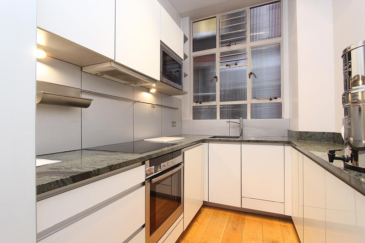 Flat Pont Street in Greater London