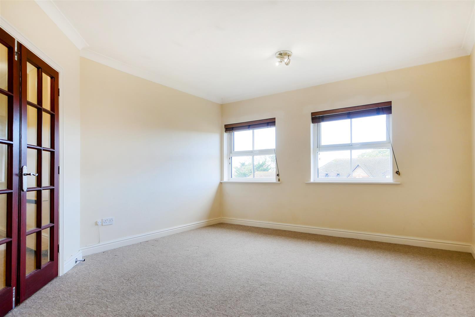 Flat Woodlands Lane in Chichester