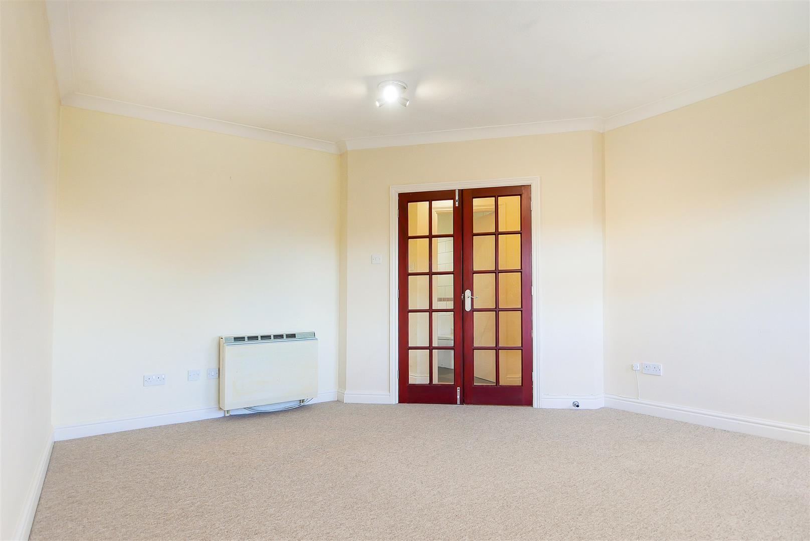 Flat Woodlands Lane in Chichester
