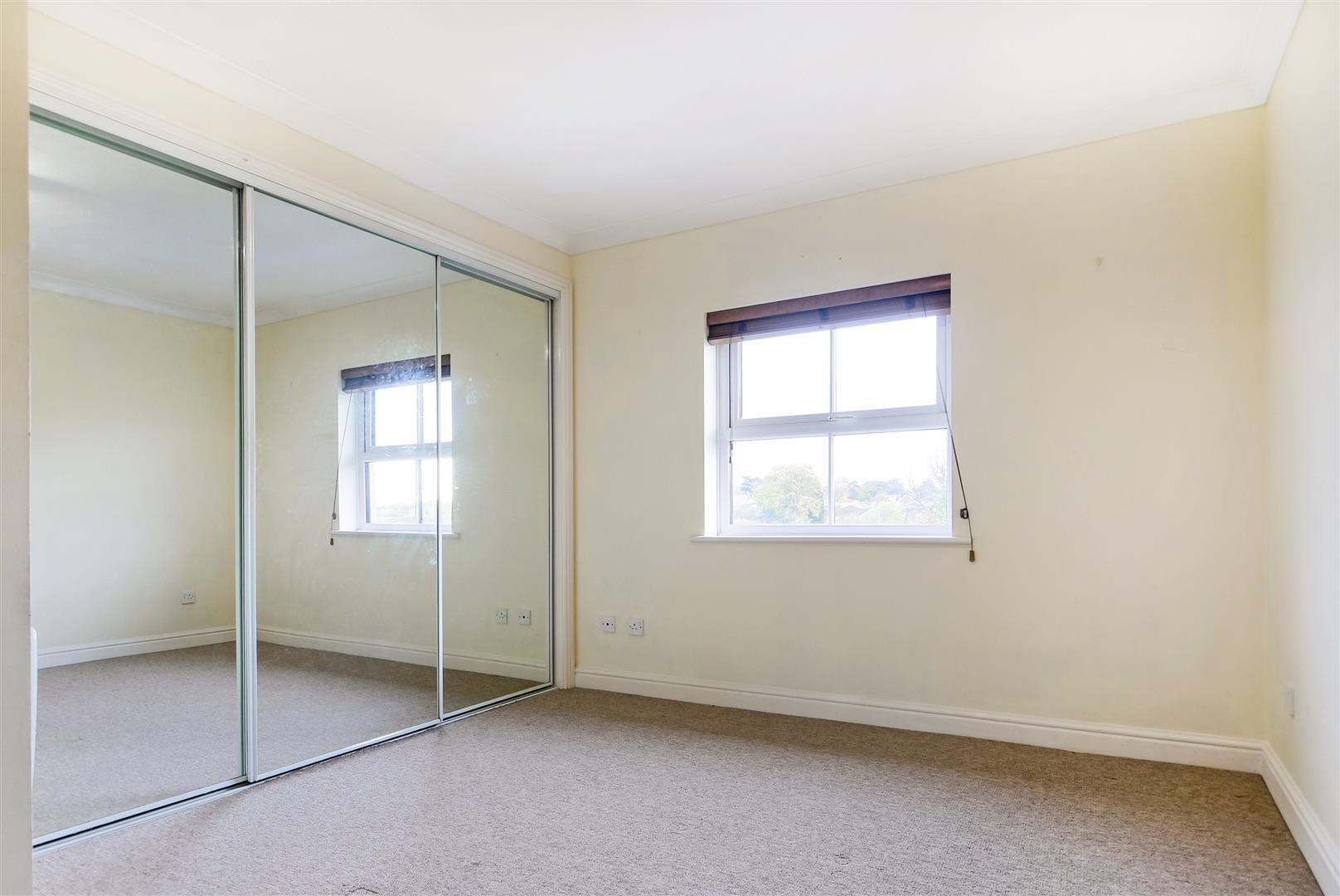 Flat Woodlands Lane in Chichester