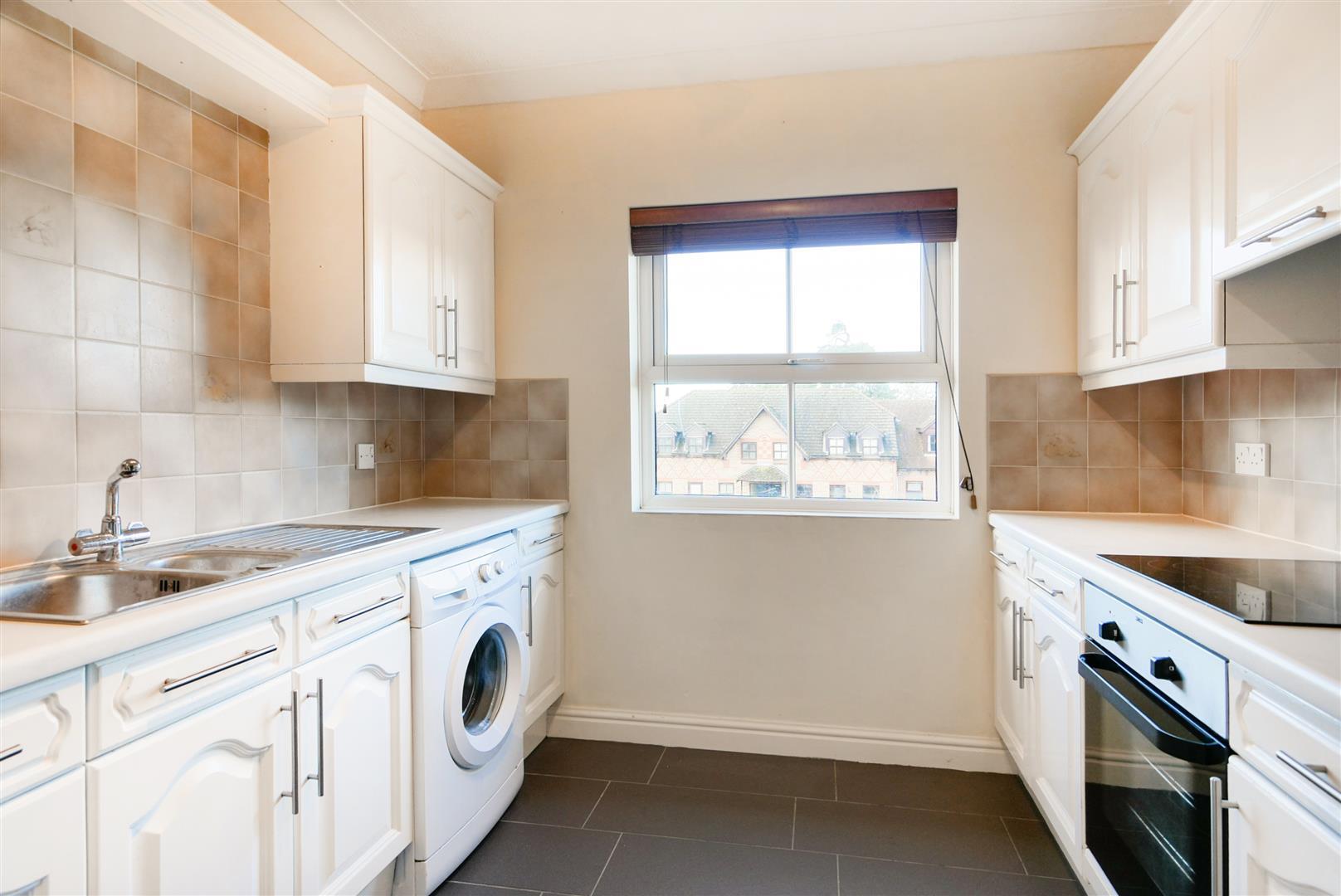 Flat Woodlands Lane in Chichester