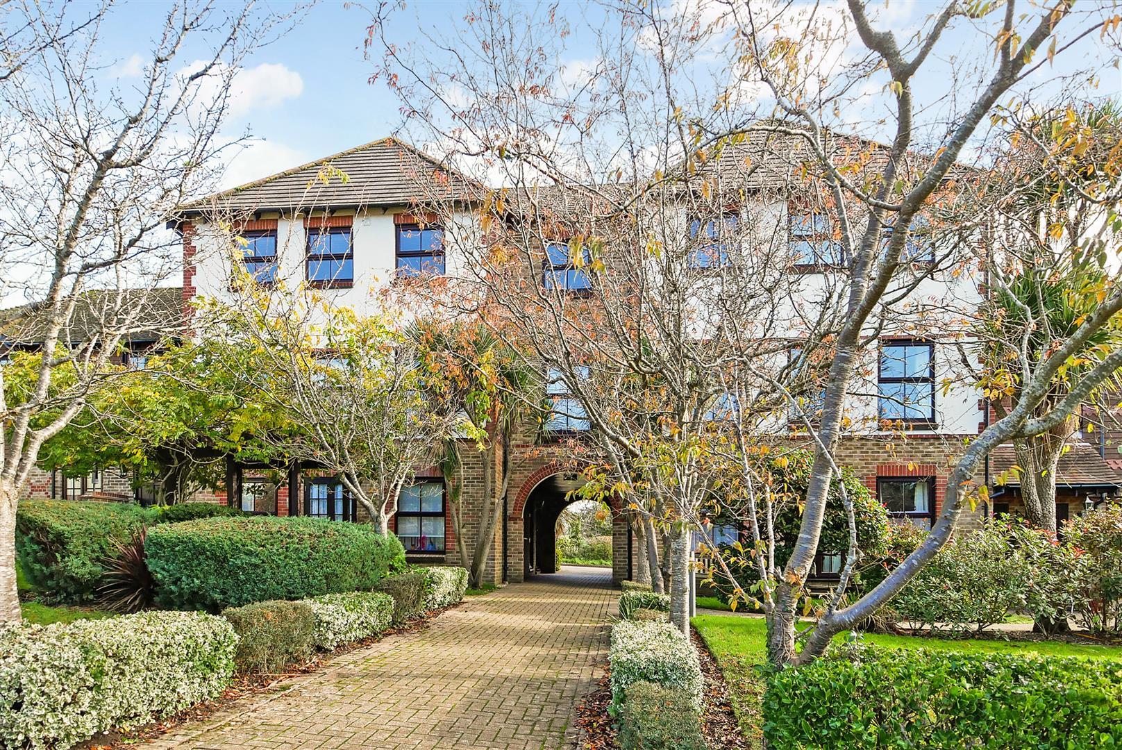 Flat Woodlands Lane in Chichester