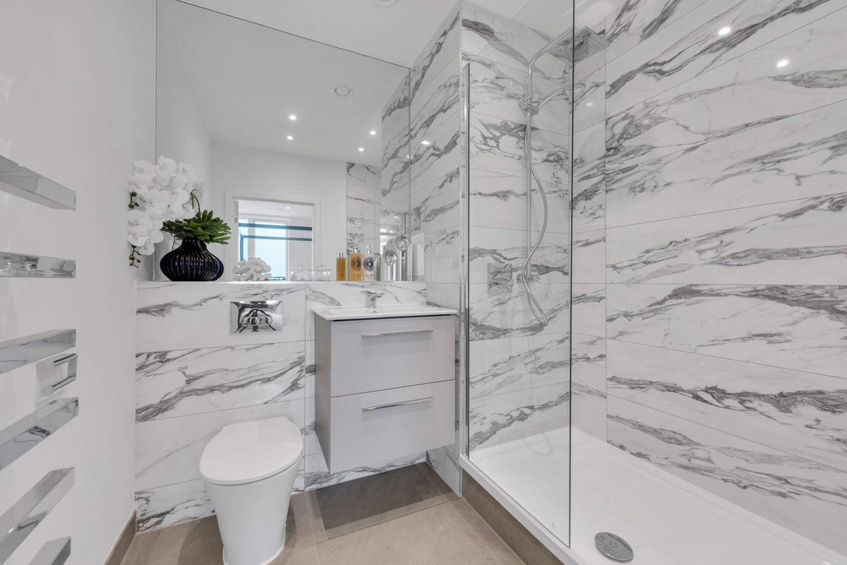 Flat Bollo Lane in Greater London