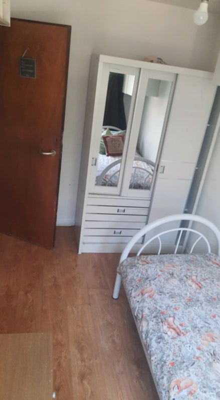 Room Flower and Dean Walk in Greater London
