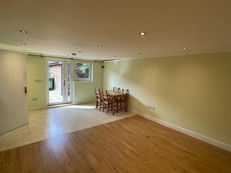 Room Chatsworth Road in Greater London