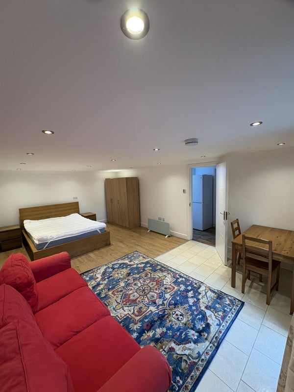 Room Chatsworth Road in Greater London