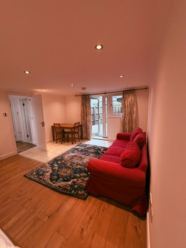 Room Chatsworth Road in Greater London