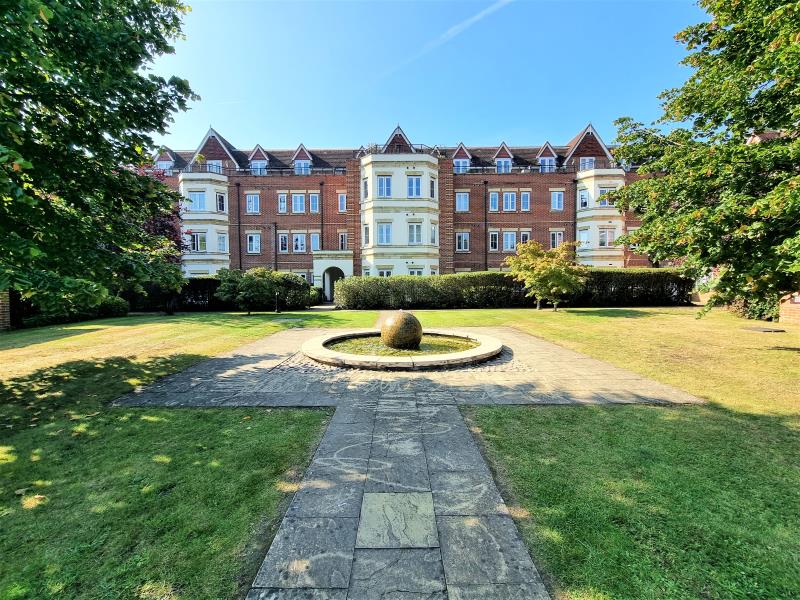 Flat The Cedars in Guildford