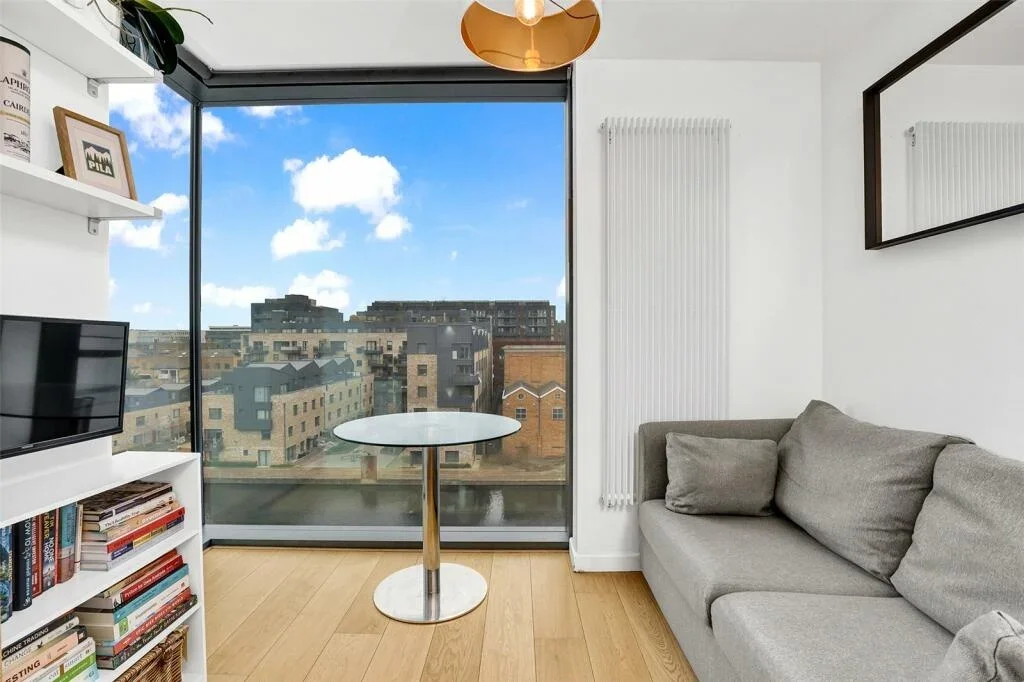Flat City Road in Greater London