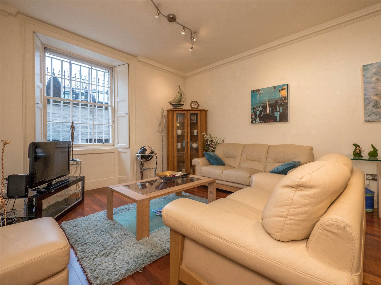 Flat Northumberland Street South East Lane in City of Edinburgh