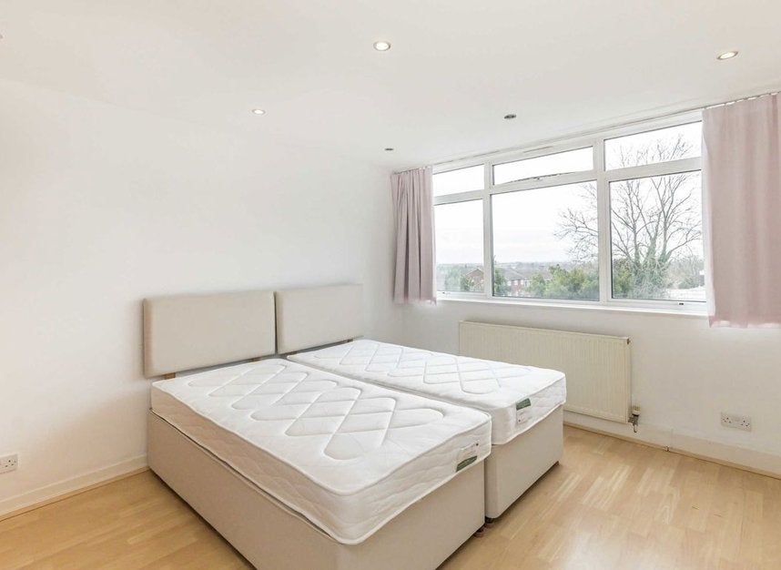 Flat Heronsforde in Greater London