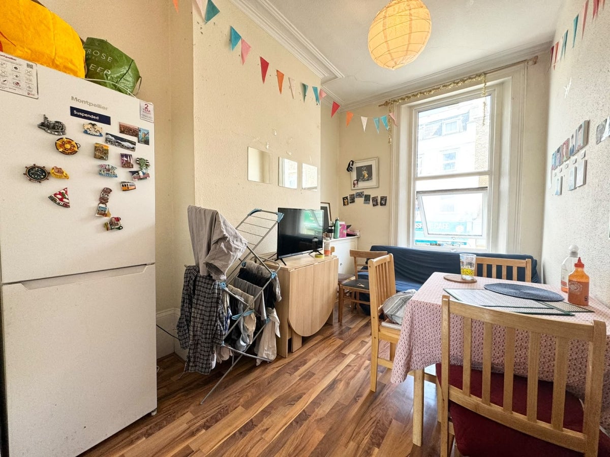 Flat Brecknock Road in Greater London