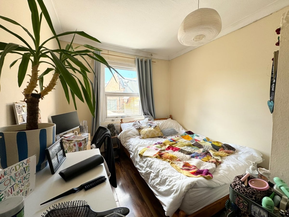 Flat Brecknock Road in Greater London