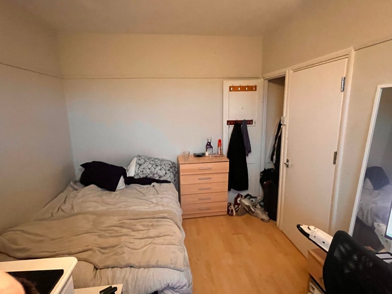 Room Worsopp Drive in Greater London