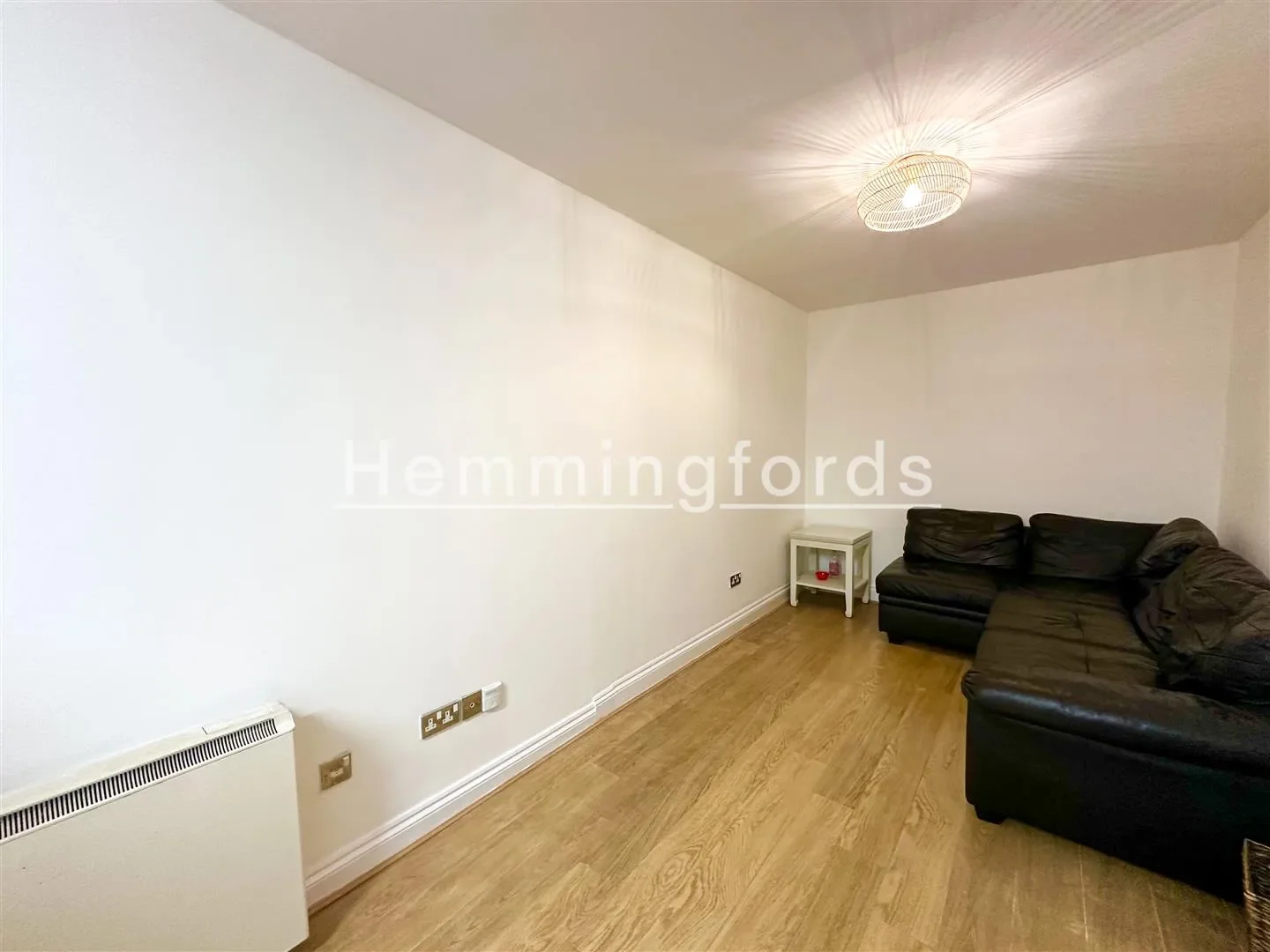 Flat Kingsland Road in Greater London