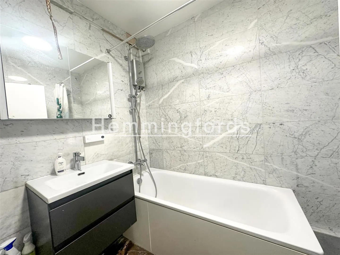 Flat Kingsland Road in Greater London