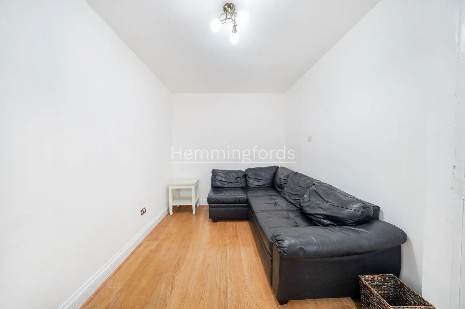 Flat Kingsland Road in Greater London