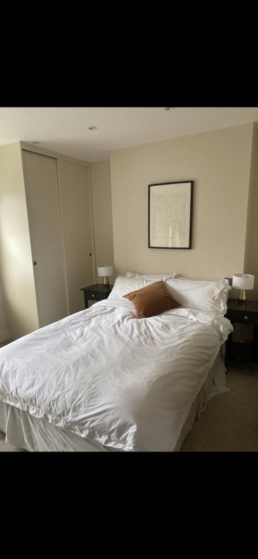 Room North End Road in Greater London