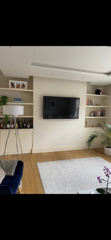 Room North End Road in Greater London