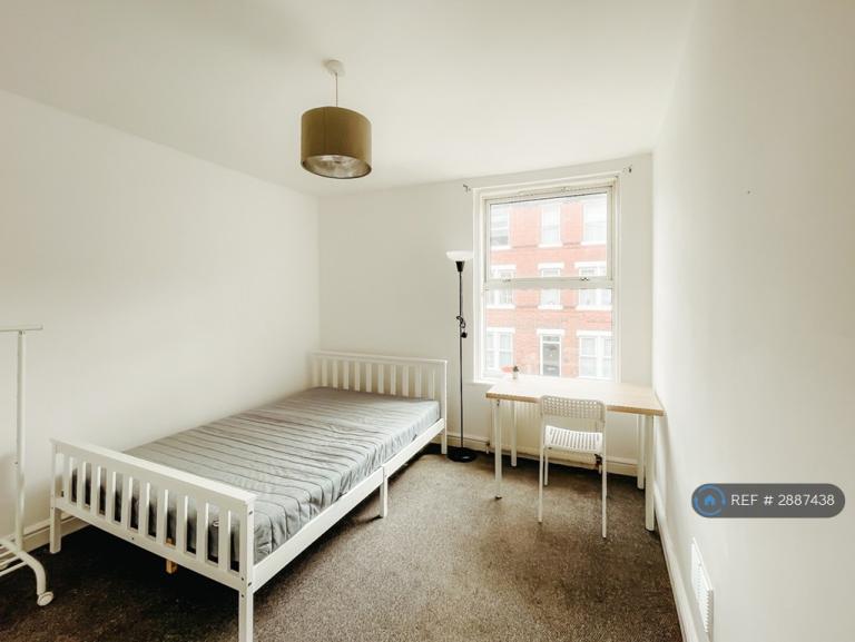 Room Wilford Crescent East in Nottingham