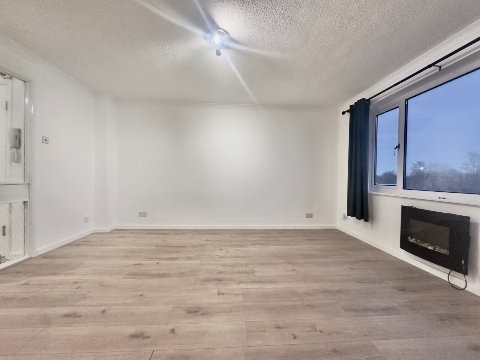 Flat Coleridge Way in Greater London