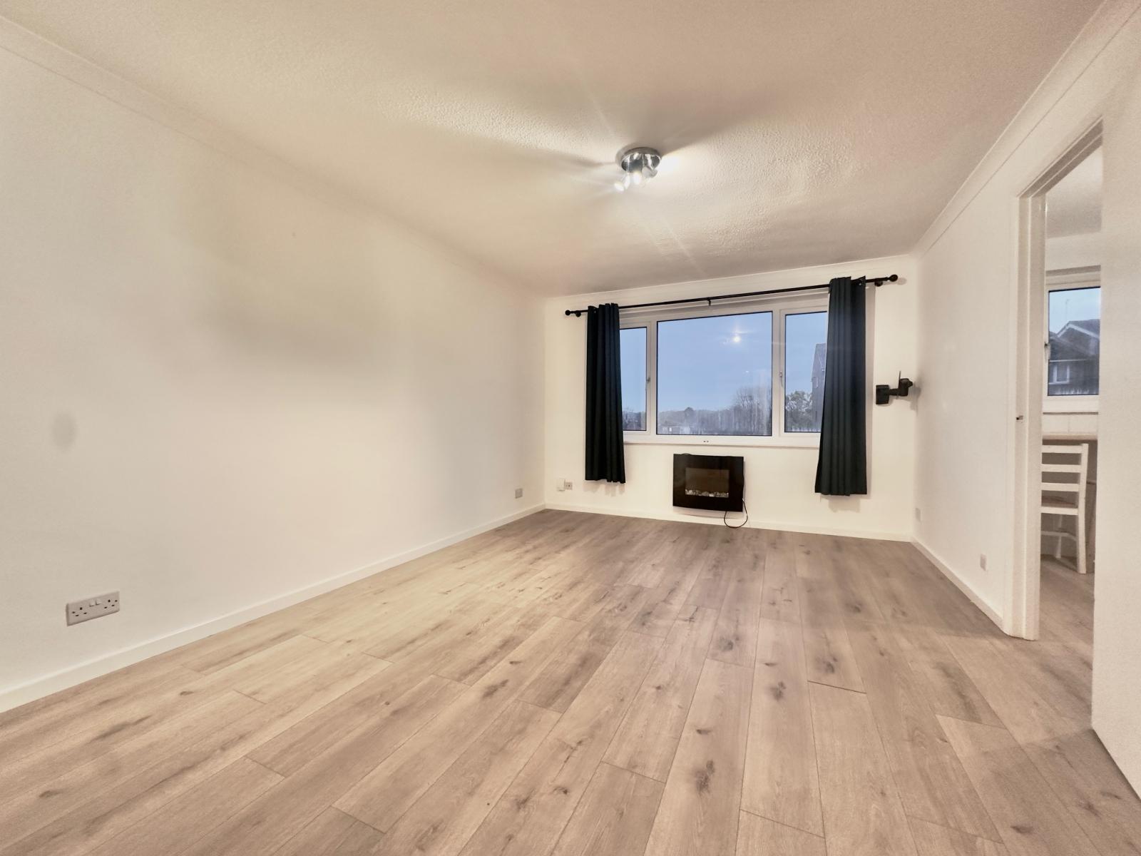 Flat Coleridge Way in Greater London