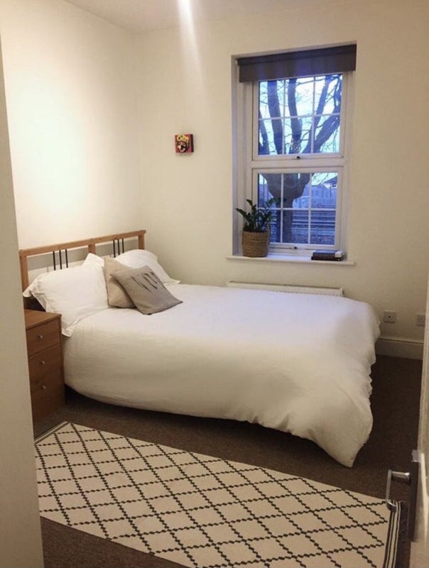 Room Tottenham Lane in Greater London