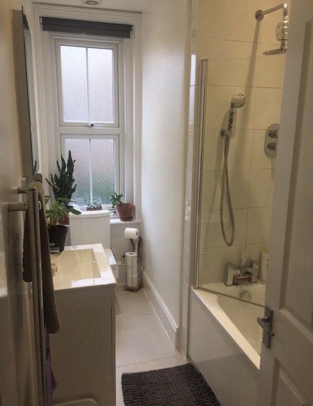 Room Tottenham Lane in Greater London