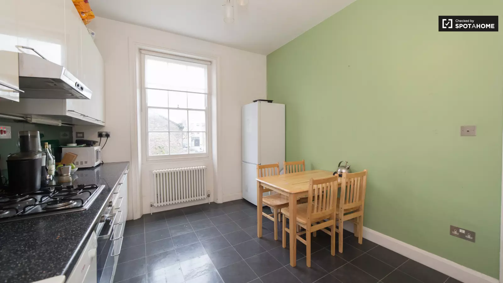 Room Coldharbour Lane in Greater London