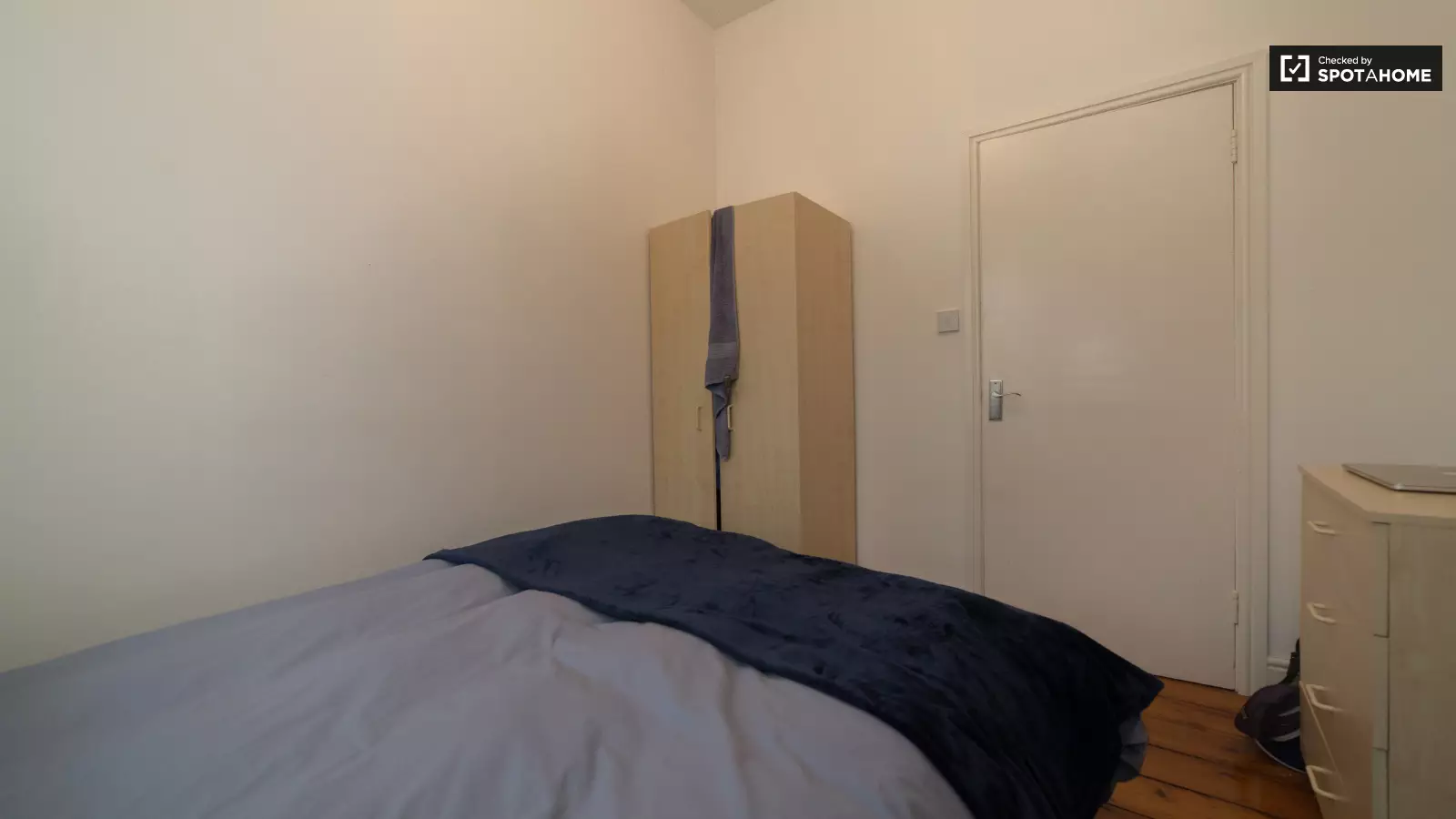 Room Coldharbour Lane in Greater London