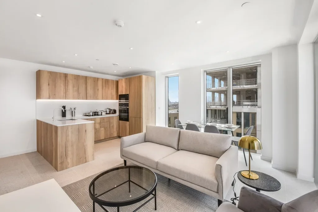 Flat Commercial Road in Greater London