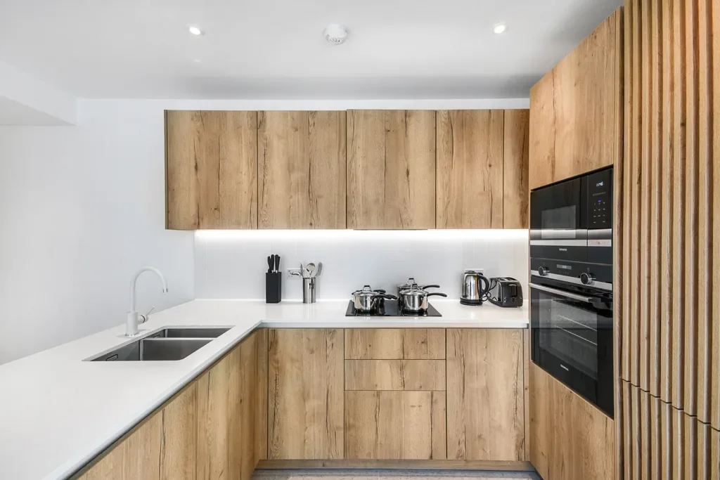 Flat Commercial Road in Greater London