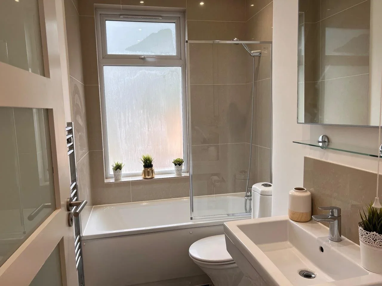 Flat Brettenham Road in Greater London