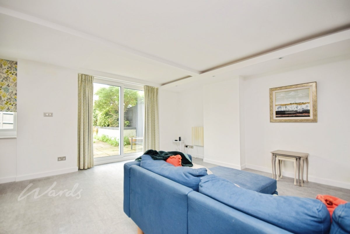 Flat Marine Parade in Folkestone and Hythe District