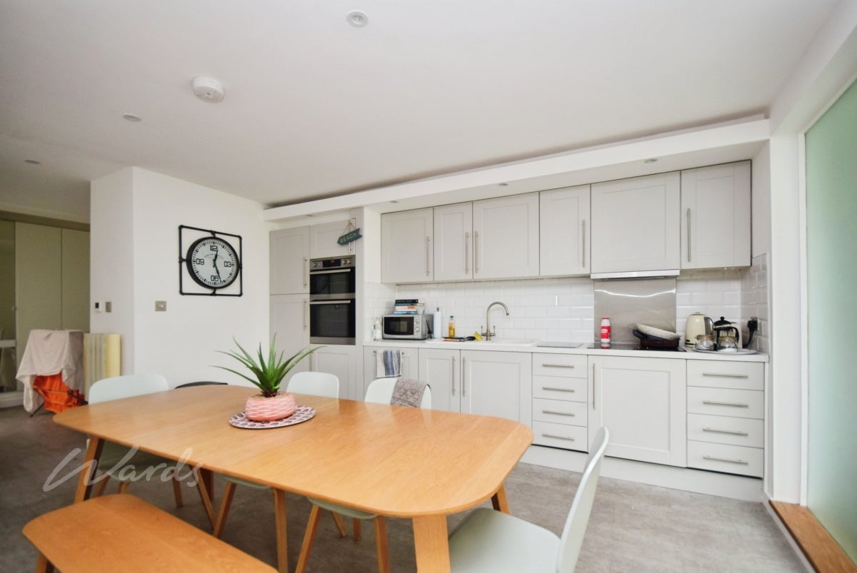 Flat Marine Parade in Folkestone and Hythe District
